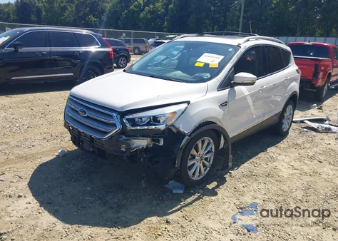 2017 Ford Escape Titanium z USA, uszkodzony, nr VIN 1FMCU9JD7HUA31317